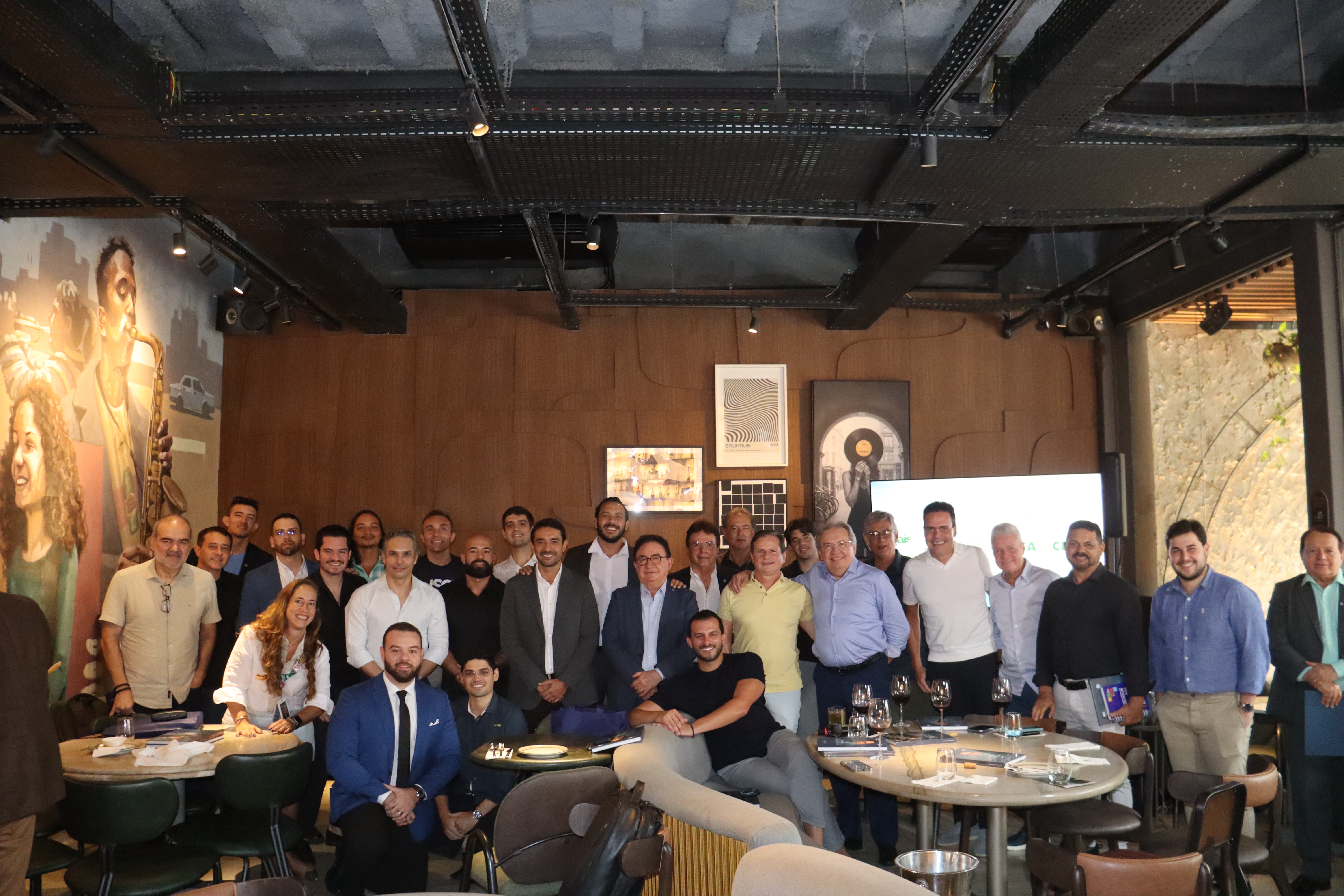 Grupo de palestrantes e organizadores